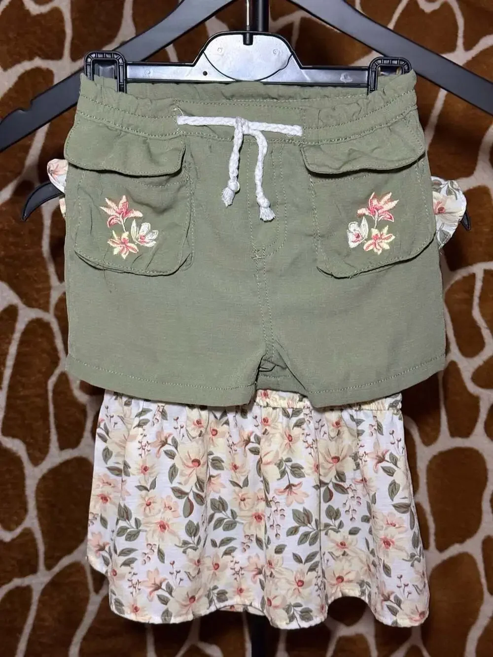 Little Lass Girls 2-Piece Floral Smocked Top and Embroidered Shorts Set, Size 6 - Picture 3 of 5